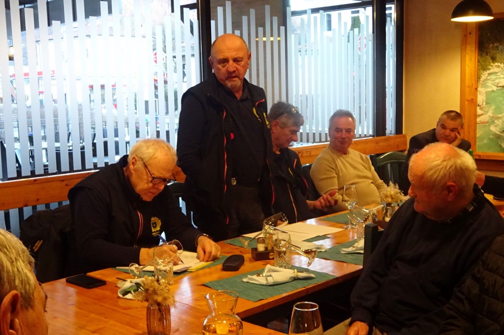 Tolmin - okrogla miza