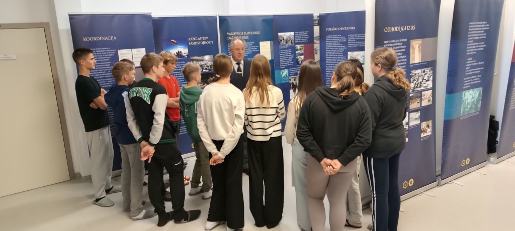 Razstava v Osnovni šoli Spodnja Idrija